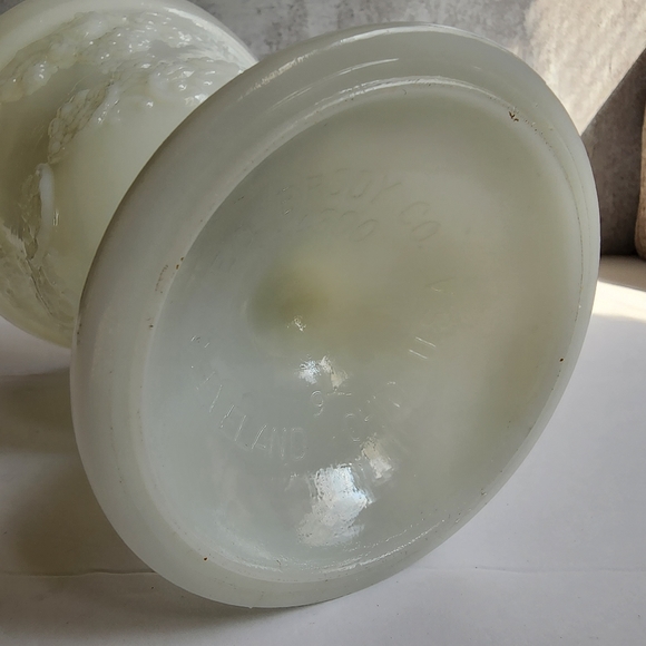 Milk glass vase - Picture 6 of 12